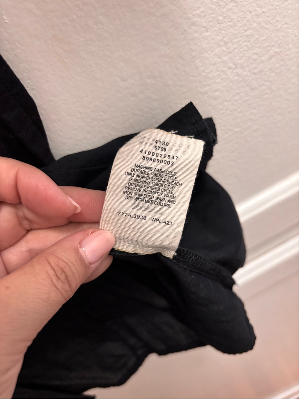 Levi’s Classic Black Button-Front Short Sleeve Blouse - Picture 6 of 9
